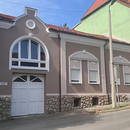 Berzsenyi Apartmanhaz Kaposvar Bagian luar foto